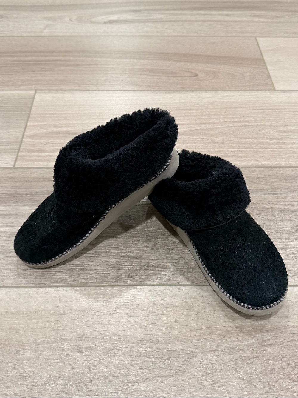 OLUKAI Women’s Size 8 ku'i slipper in black/blue